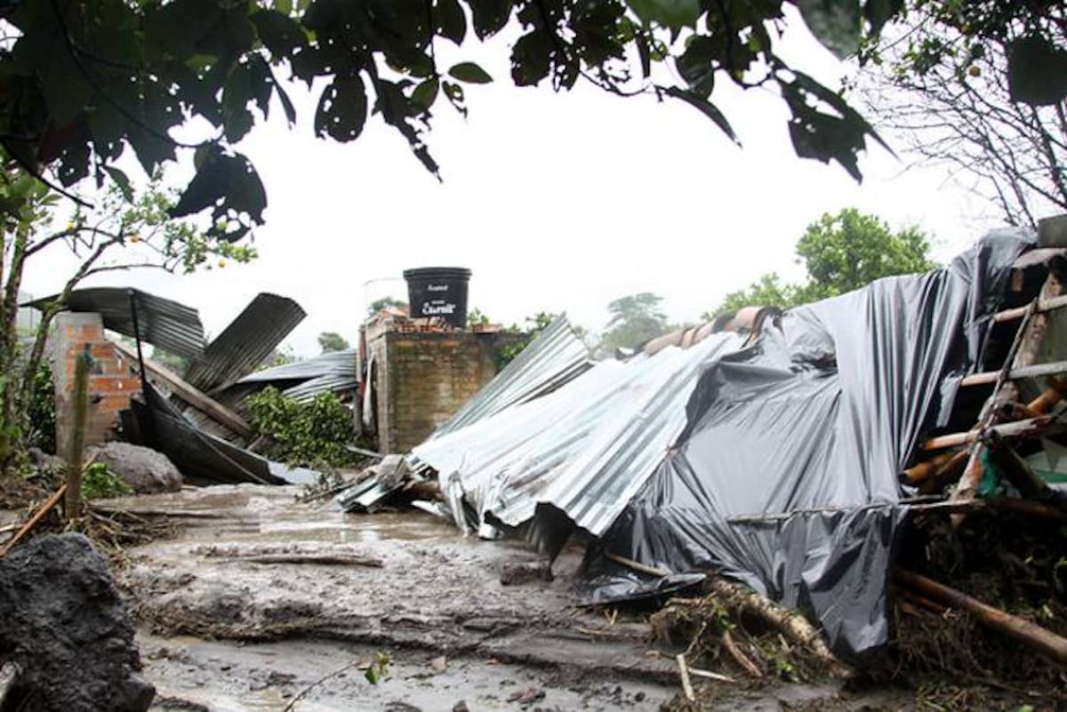 La avalancha en Isnos Huila deja un saldo de 5 muertos, 6 heridos y 13 desaparecidos. COLPRENSA