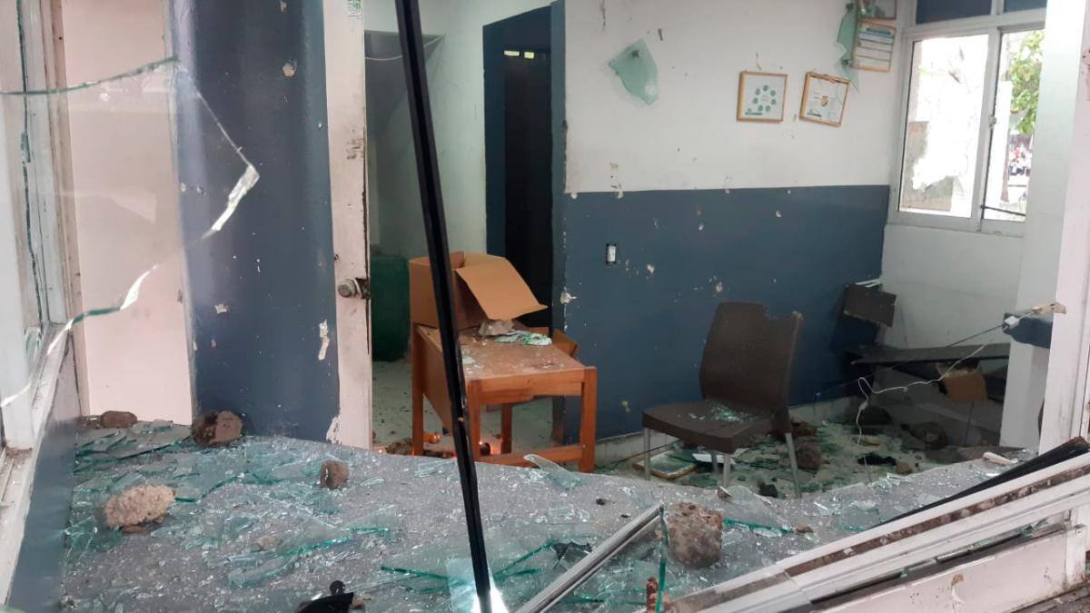 Destrozado quedó el CAI de San Pedro. //LUIS EDUARDO HERRÁN