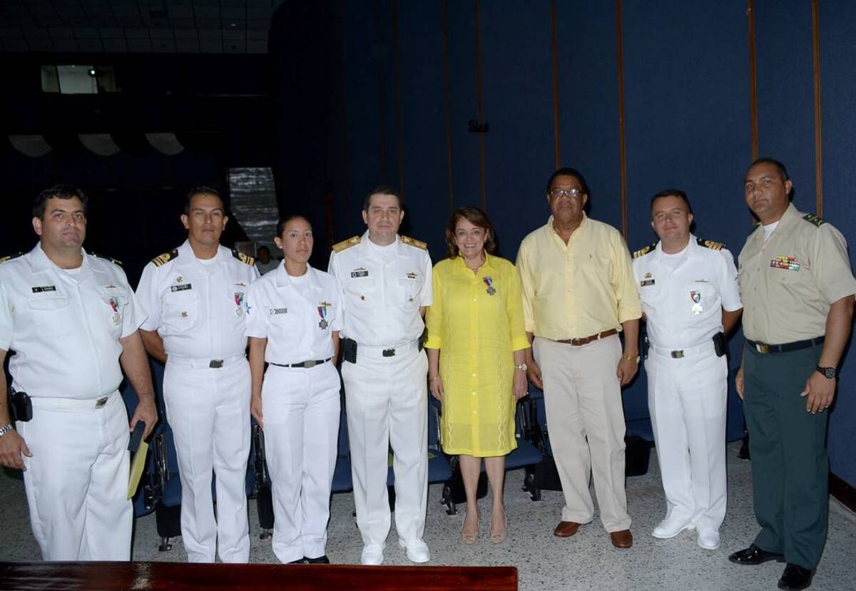 Armando Ramírez, Ramiro Montañez, Jennifer Vargas, Pa-blo Romero, Nereyda Humanez, el alcalde Campo Elías Terán, Germán Collazos y Diego Palacio.