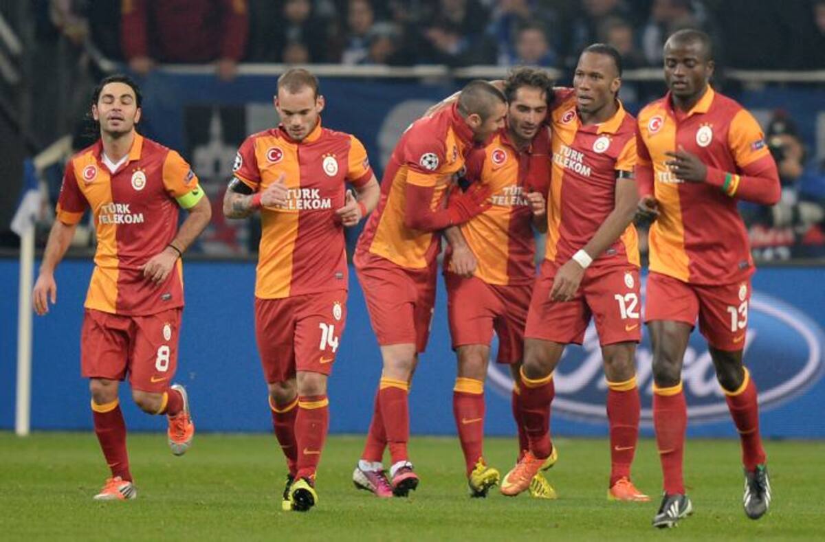 El Galatasaray turco venció 3-2 al Schalke 04 alemán AP Martin Meissner