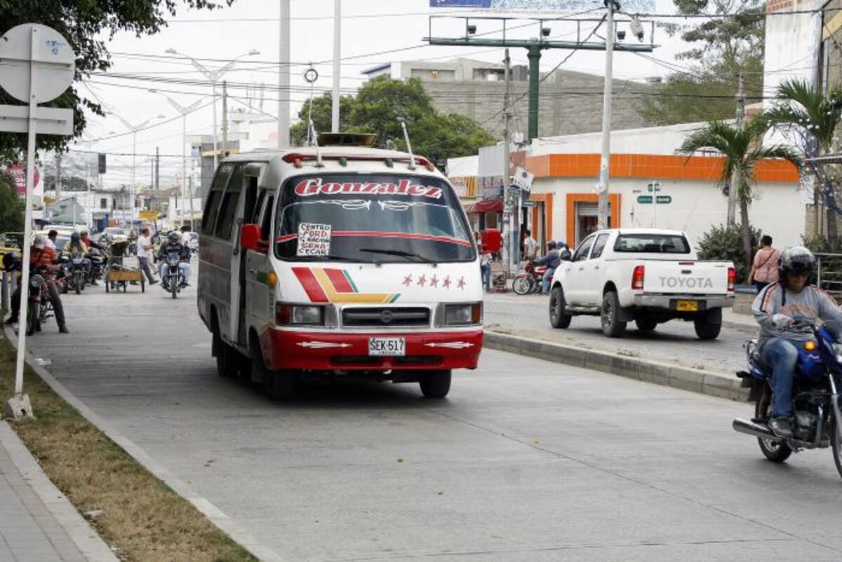 Los buses de la Asociación de Propietarios siguen prestando el servicio público en Sincelejo. MANUEL SANTIAGO PÉREZ/EL UNIVERSAL/