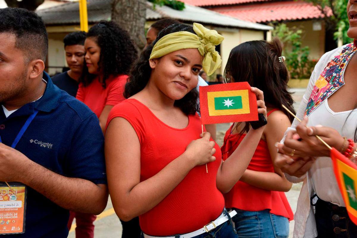 En el cumpleaños de Cartagena, estudiantes promueven la izada de bandera