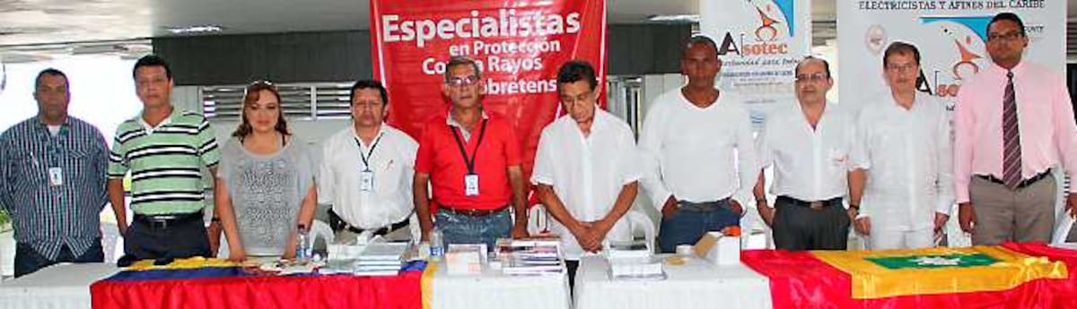 En orden de izquierda a derecha: René de Fex Díaz, Luis Chavarriaga Villalba, del Sena; Aida Marcela Nieto, del Ministerio de Minas; Carlos Rodríguez, Remberto Berrío, Víctor Racero, de Asotelbo; Sixto Polo, también de Asotelbo; Julio Ramos Martínez, de Procables; Pedro Durán, de Electropol, y Carlos Marrugo Villalobos, fundador de Asotec. ÓSCAR DÍAZ ACOSTA-EL UNIVERSAL