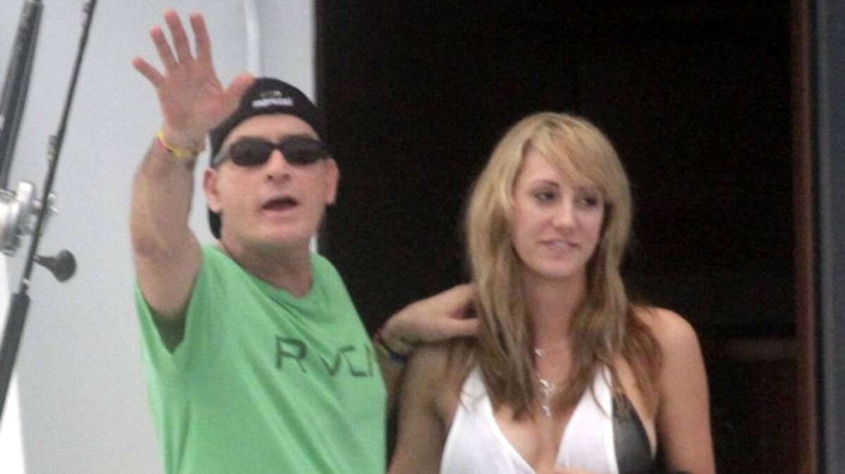 Charlie Sheen y Brett Rosi. AFP