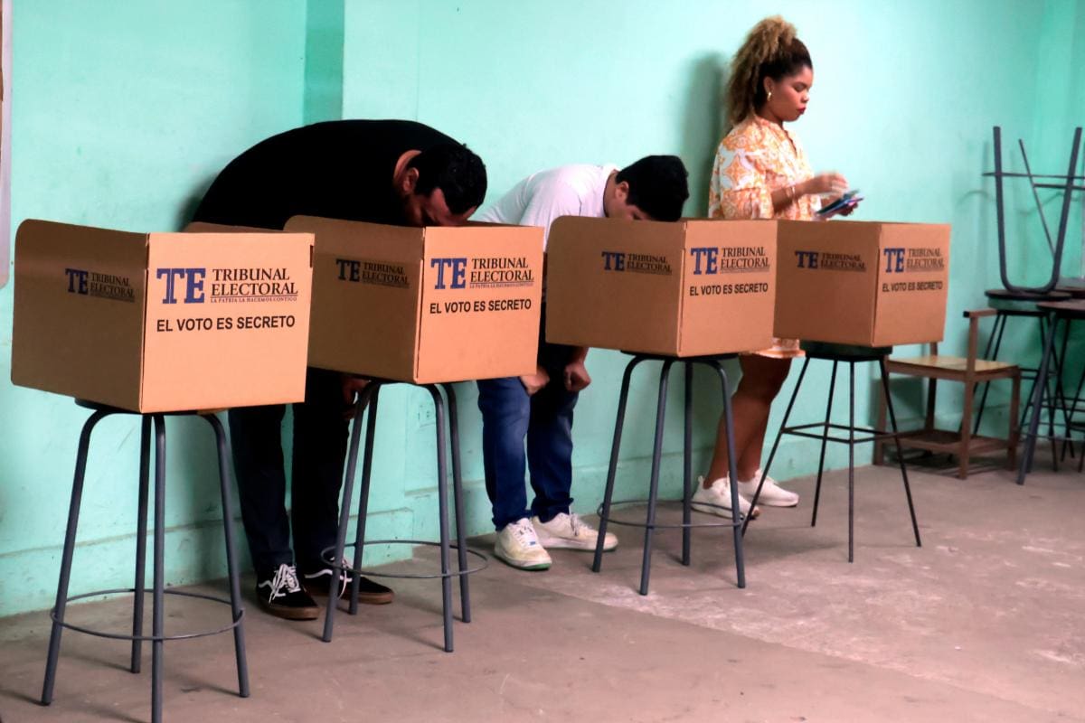 Elecciones presidenciales en Panamá: avanza el conteo de los votos