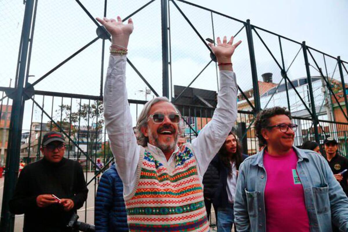 Esto hará excandidato a la alcaldía de Bogotá para pagar deudas de campaña