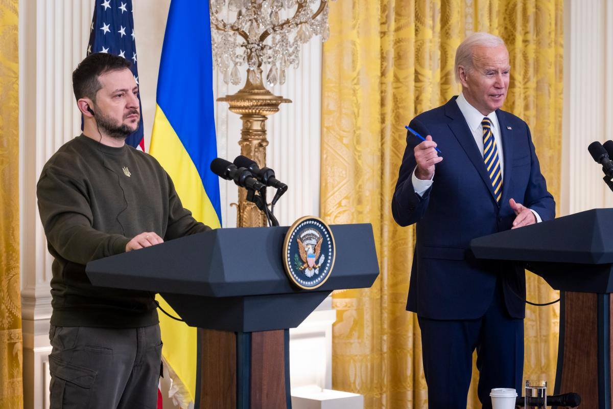 Zelenski plantea a Biden un plan de paz que no dañe la soberanía de Ucrania