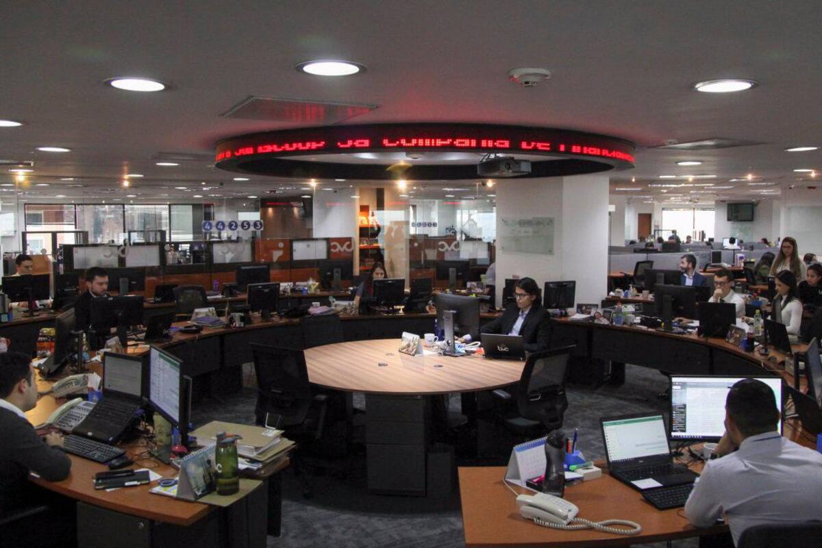 Bolsa de Colombia cierra con desplome del 10% y el dólar en máximos