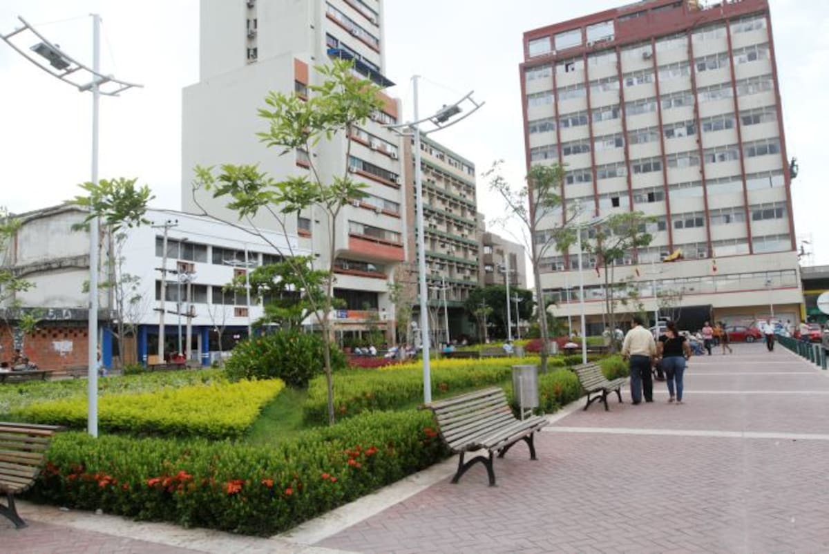 La Plaza Benkos Biohó, es un ejemplo de falta de cultura ciudadana. En diciembre de 2012, recién remodelada y sin ser inaugurada aún, El Universal denunció que inescrupulosos se llevaban las bancas y la vegetación. JULIO CASTAÑO - EL UNIVERSAL