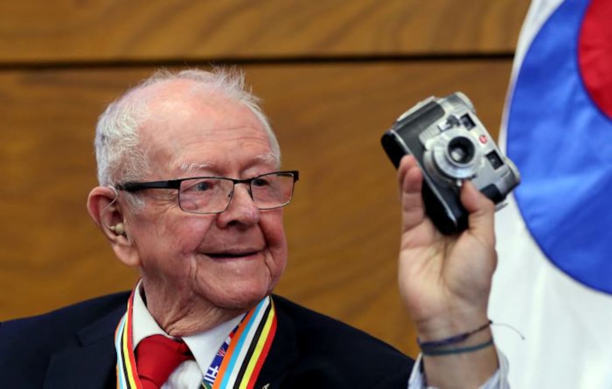 Gilberto Díaz Velasco desempolvó más de 600 fotografías inéditas de la Guerra de Corea. Efe.