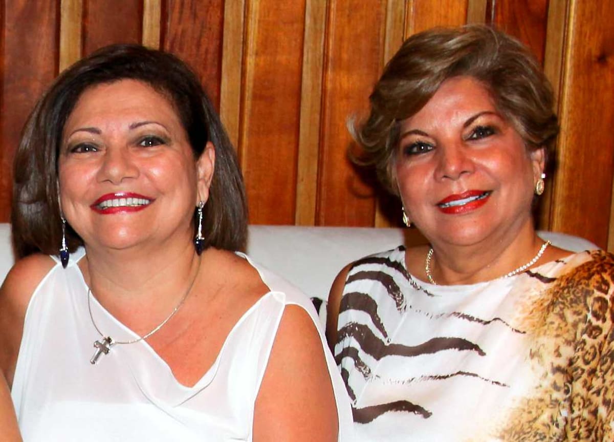 María Nelly Mendoza y Cecilia de Imbett.