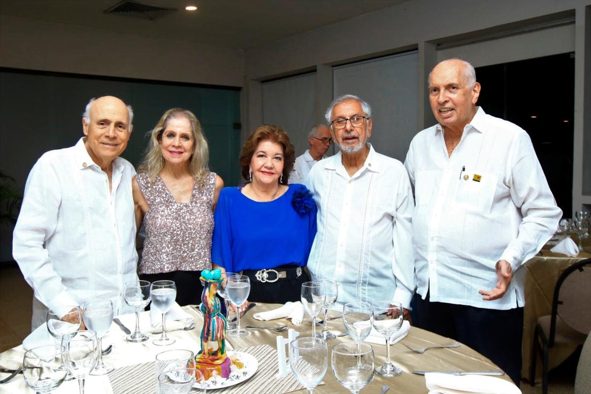Rafael Tono, Martha Vélez, María de Curi, Miguel Curi y Carlos Rodríguez.