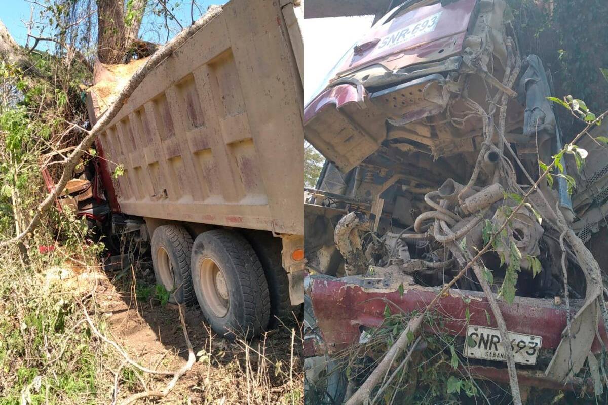 Volqueta chocó con árbol en Turbaco: conductor quedó aprisionado y murió