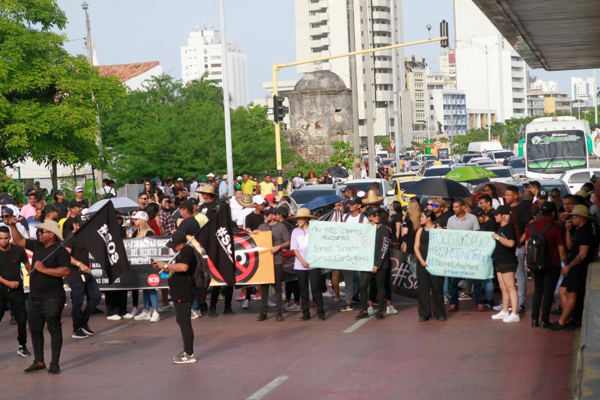 Segundo día de protestas contra decretos de la Alcaldía
