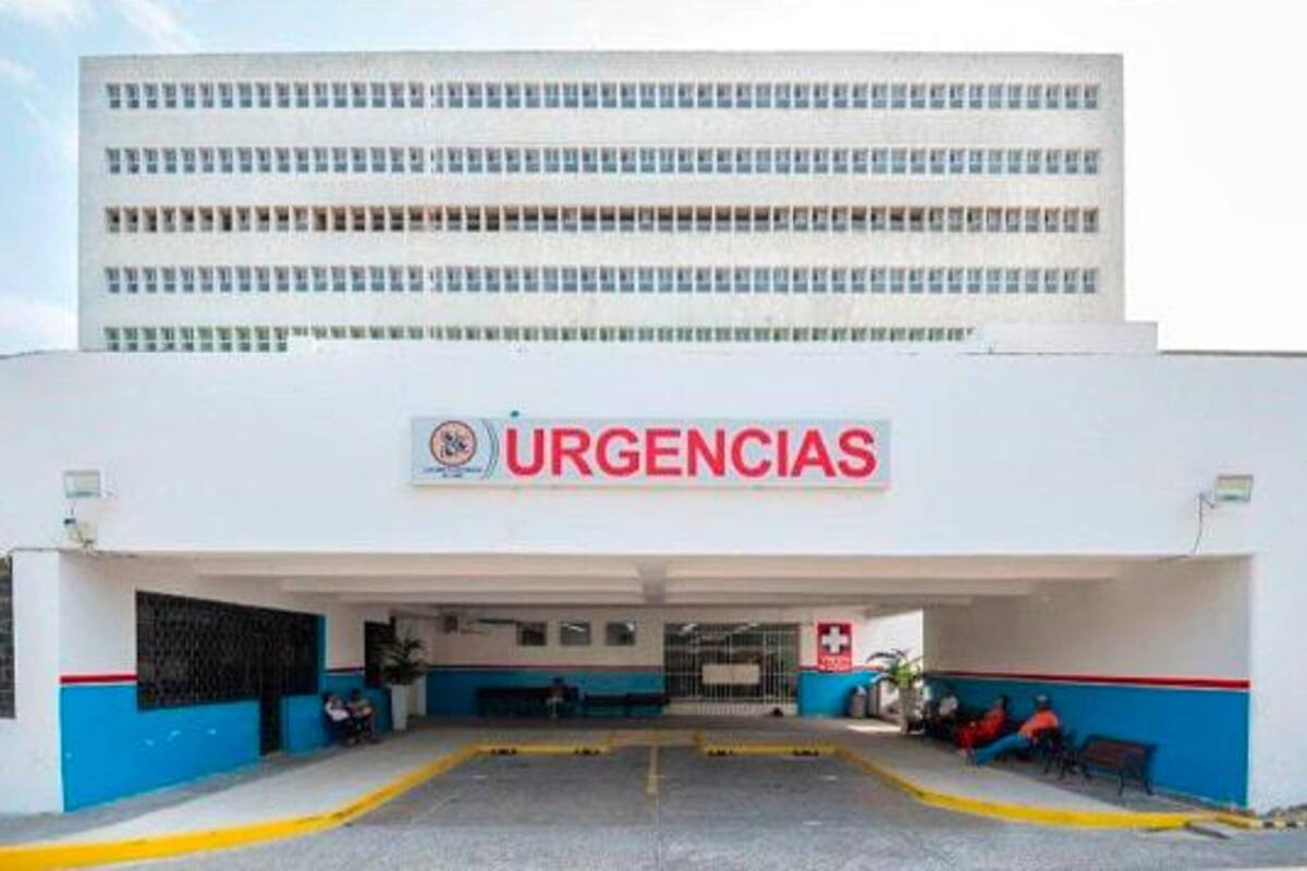 Iba en moto, carro lo arrolló y lo dejó abandonado: murió en el hospital