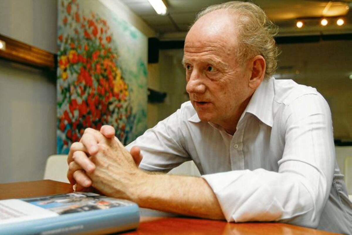 John Ralson Saul, un visionario del pensamiento económico mundial.
