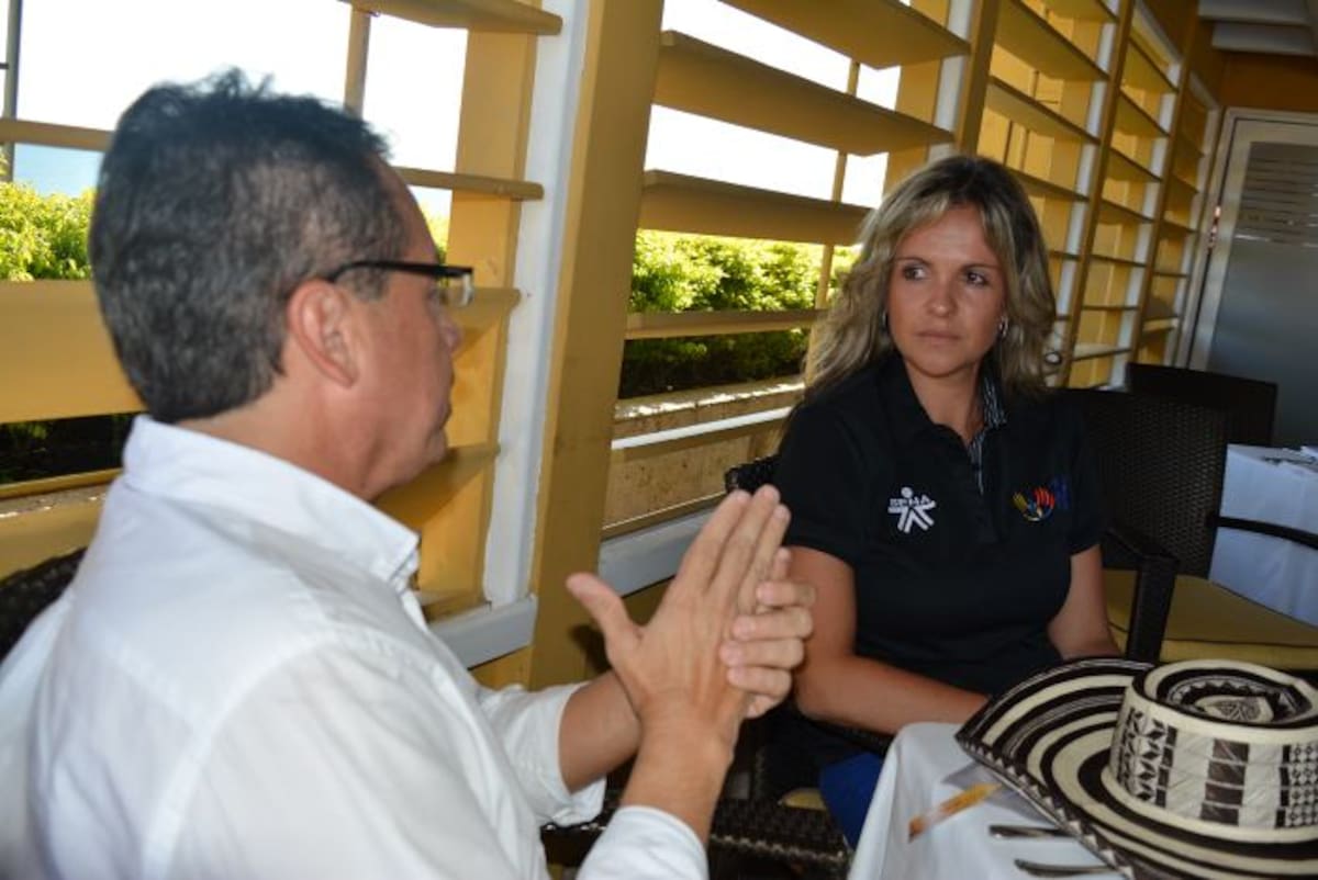 Jaime Torrado Casadiego, director de la Regional del Sena en Bolívar, y María Andrea Nieto, directora general (e) de la institución, durante reciente encuentro de trabajo en Cartagena.