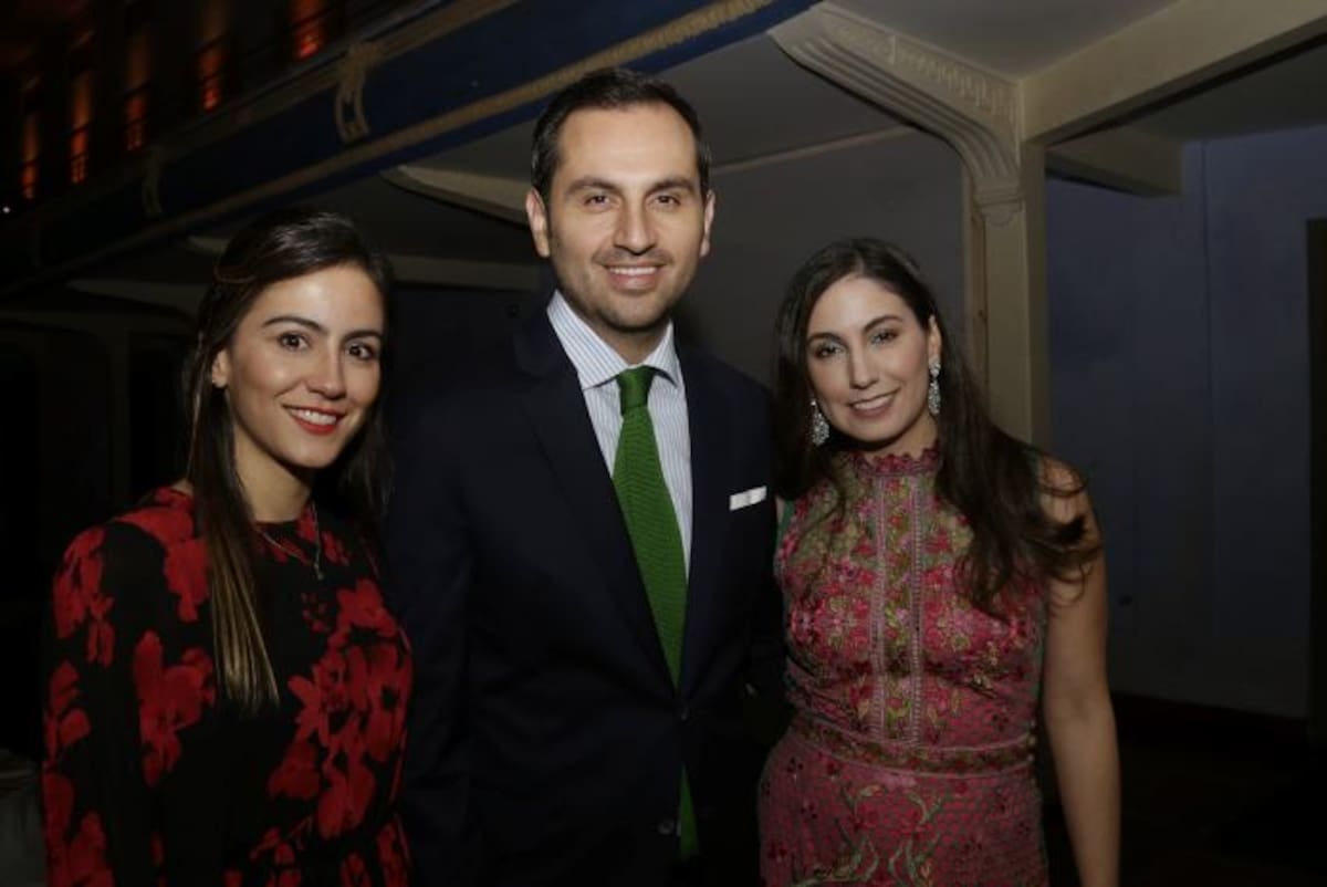María Gabriela Villota, Luis Miguel Chaves y María Fernanda Villota. ÁLVARO TAVERA - COLPRENSA