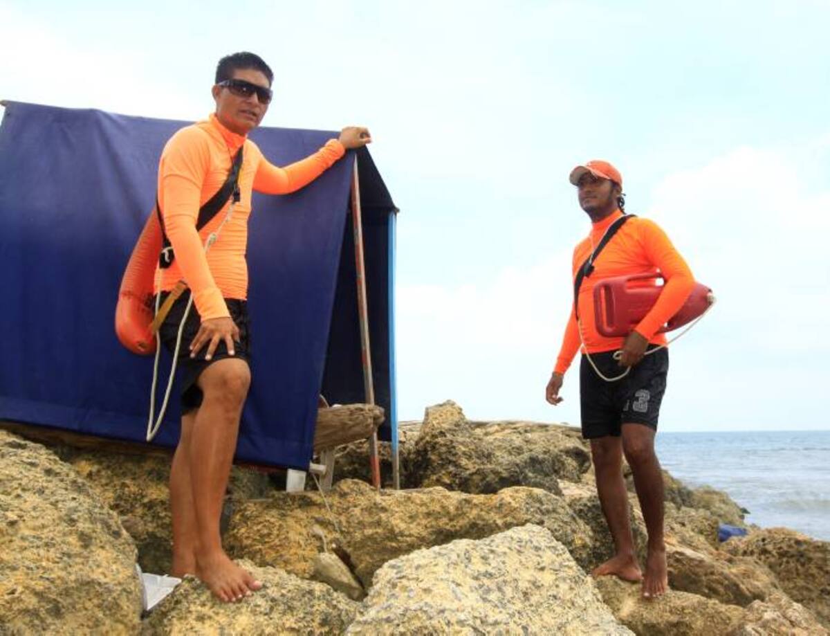 Con los nuevos recursos los salvavidas esperan obtener nuevas garitas y dejar atrás las carpas desde donde hacen su trabajo. ZENIA VALDELAMAR - EL UNIVERSAL