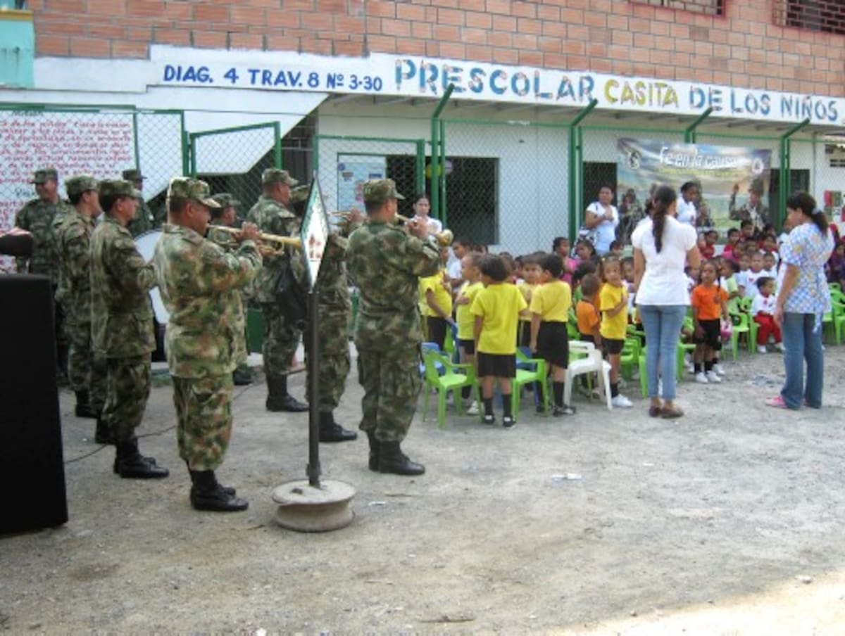 El Ejército en el Colegio Casita de los Niños.