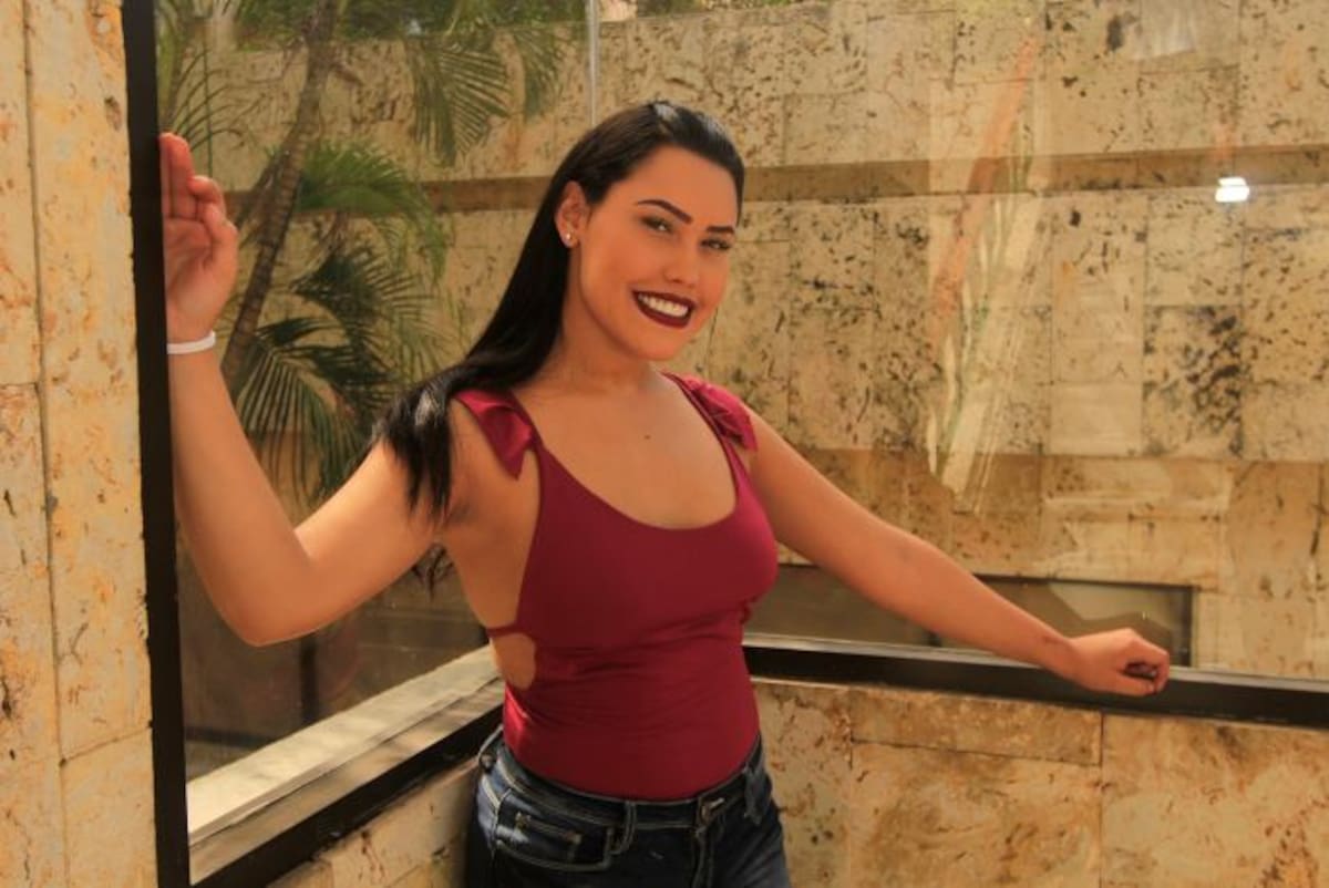 Si quieres escuchar la voz de Ana, solo tienes que buscarla en sus redes sociales: @AnadelcastilloJ en Instagram y Ana Del Castillo en Facebook. Julio Castaño- El Universal.