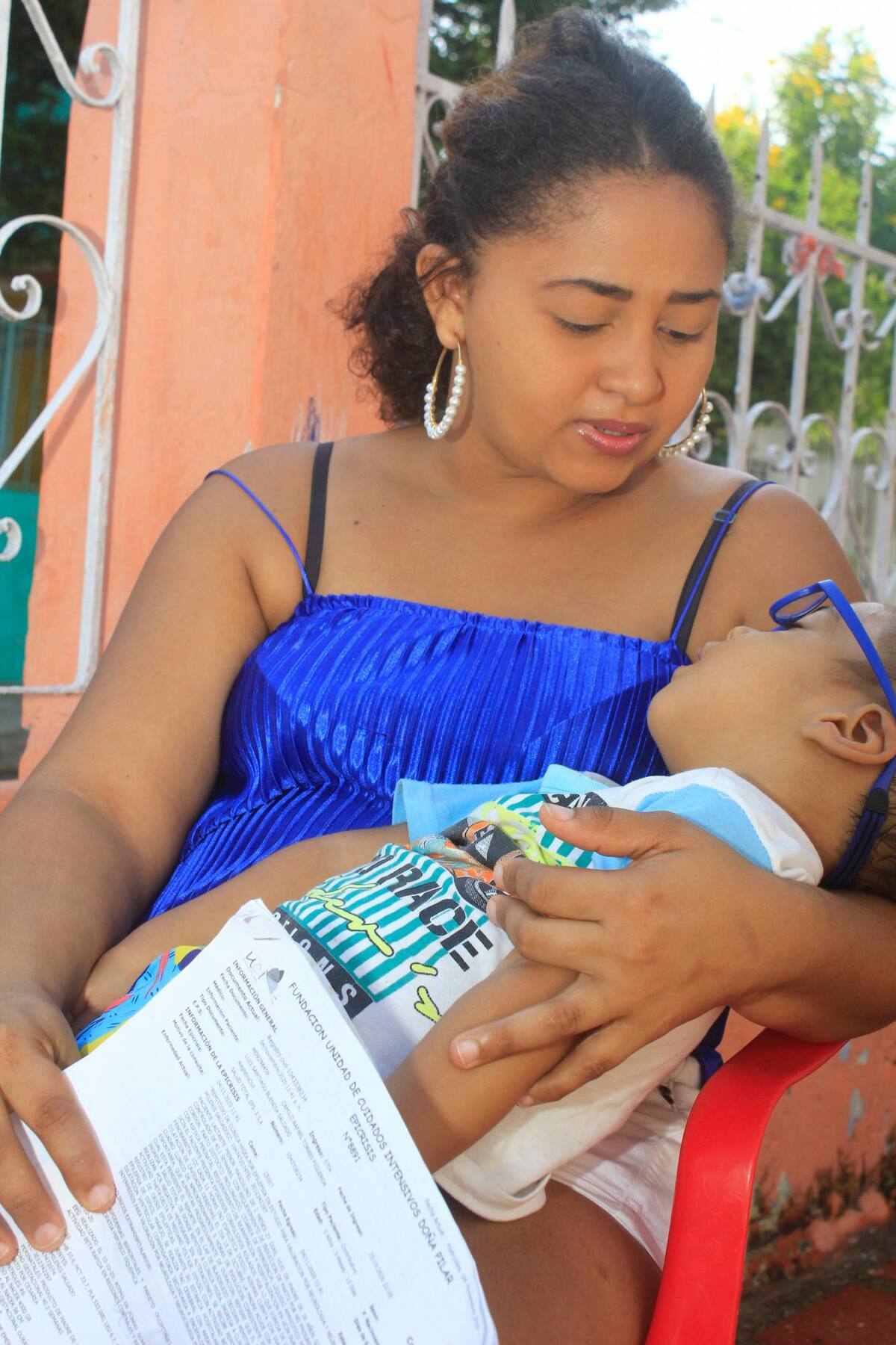 Milenis Salgado y su hijo diagnosticado con epilepsia refractaria. // Foto: Cortesía.