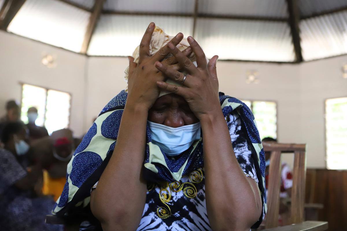 Kenia entrega cuerpos de 429 miembros de secta apocalíptica a sus familiares