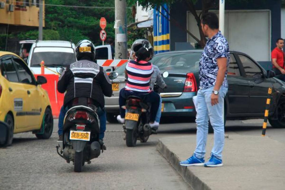 Se prorroga restricción del parrillero en moto, pero solo para hombres