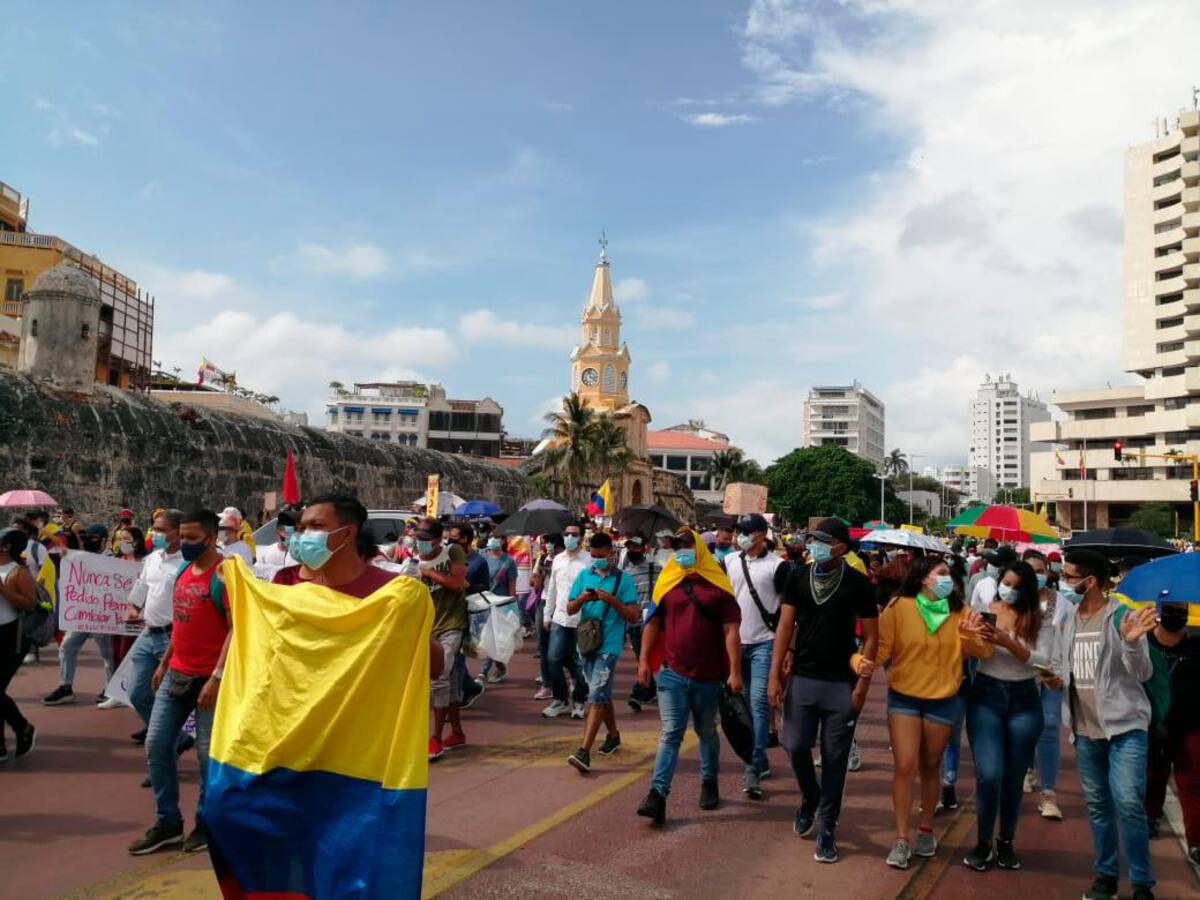 La marcha avanza por la avenida Venezuela. //ÓSCAR DÍAZ ACOSTA-EL UNIVERSAL