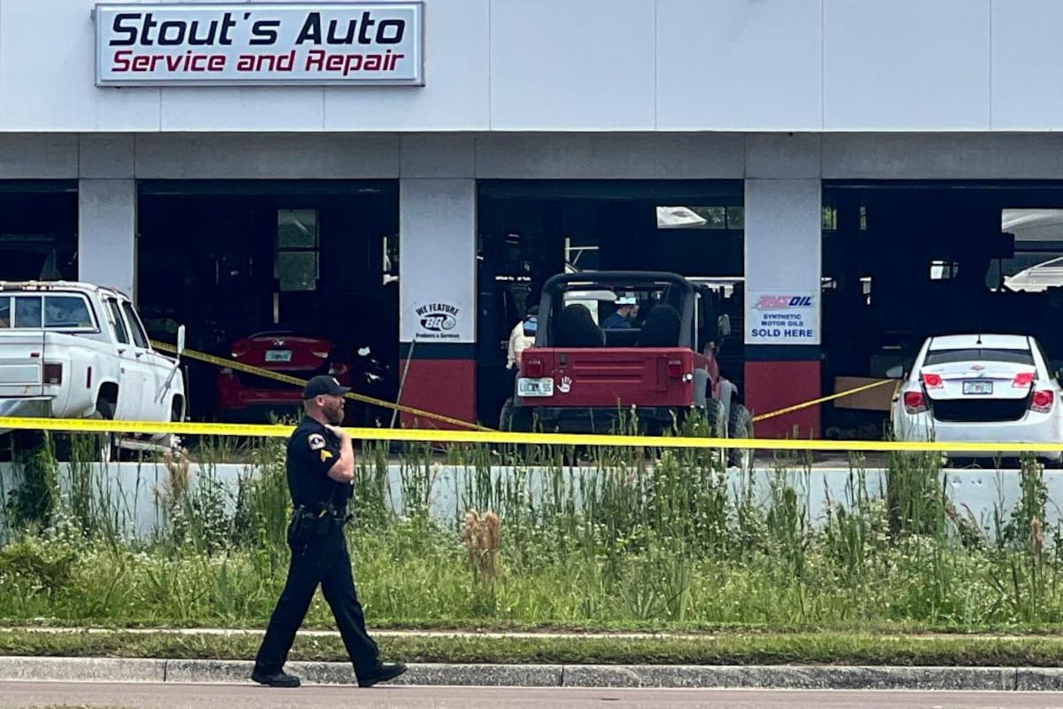 Dueño de un taller automotriz y un cliente inconforme se matan a tiros