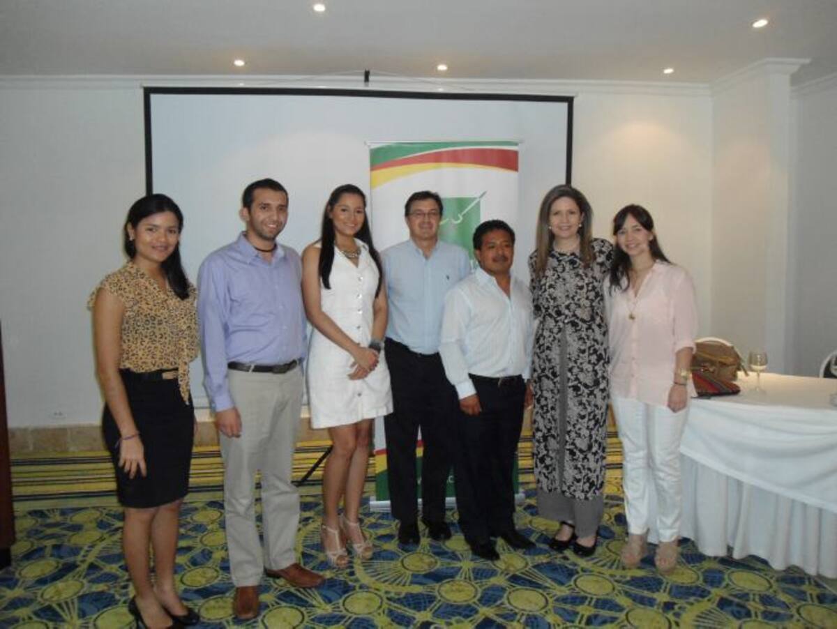 En la foto Alicia Ramos,María Claudia Peñas, de Funcicar, José López del Munet OEA, Mardoqueo Cancax alcalde de Paztún, Guatemala, y Carolina Calderón directora de Funcicar. Alicia Ramos Cortesía