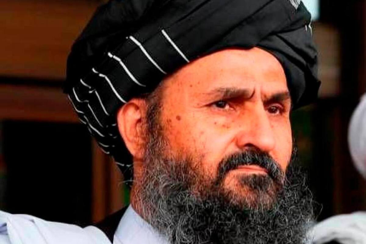 Líder talibán llega a Kabul para negociar la formación de un gobierno