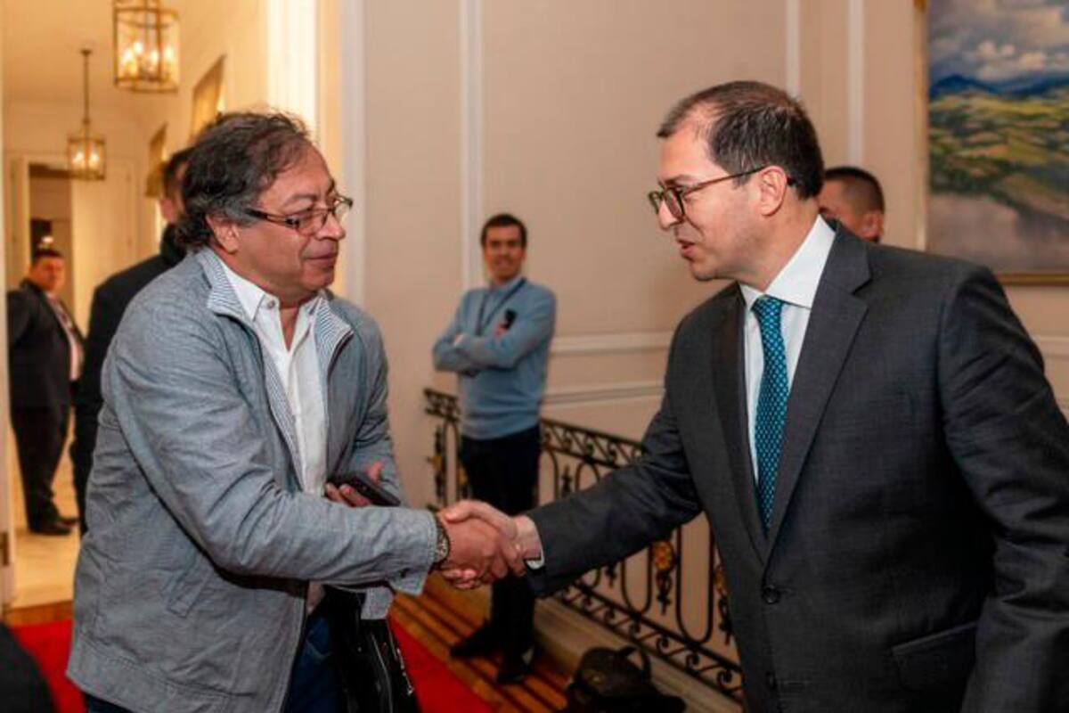 Fiscalía niega mensaje de Barbosa al que reaccionó Petro