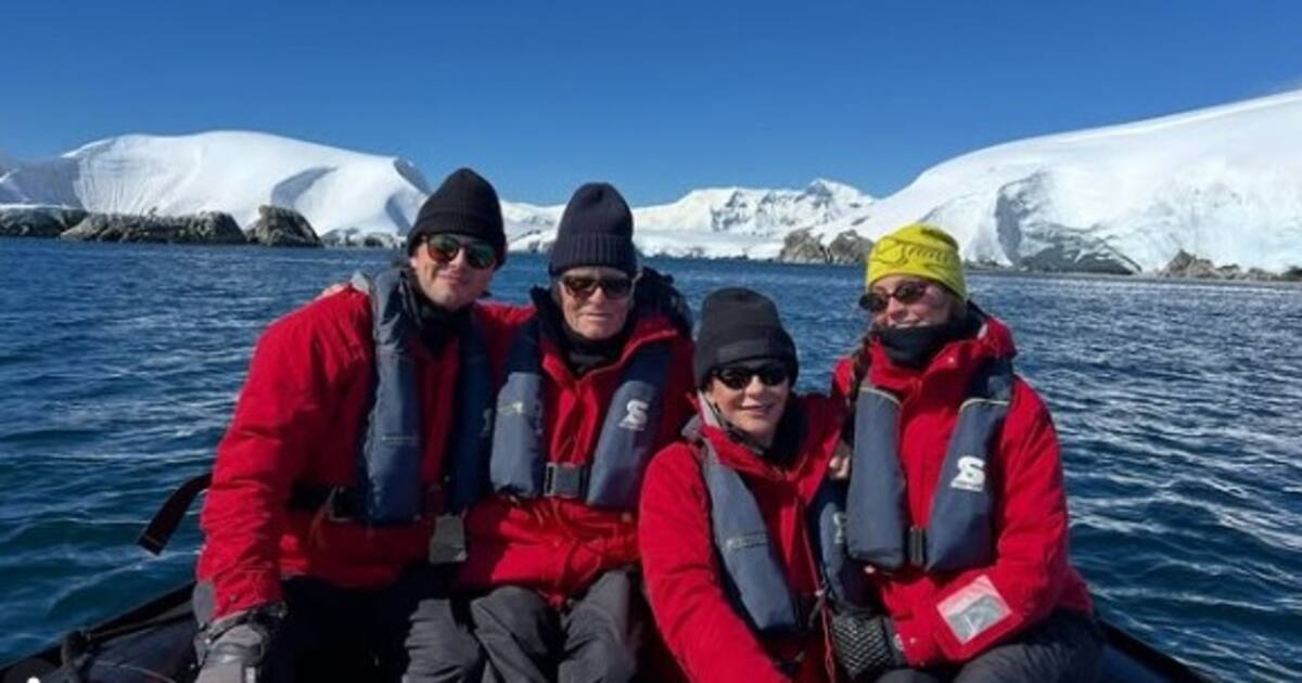 Michael Douglas comparte imágenes de su viaje familiar a la Antártida