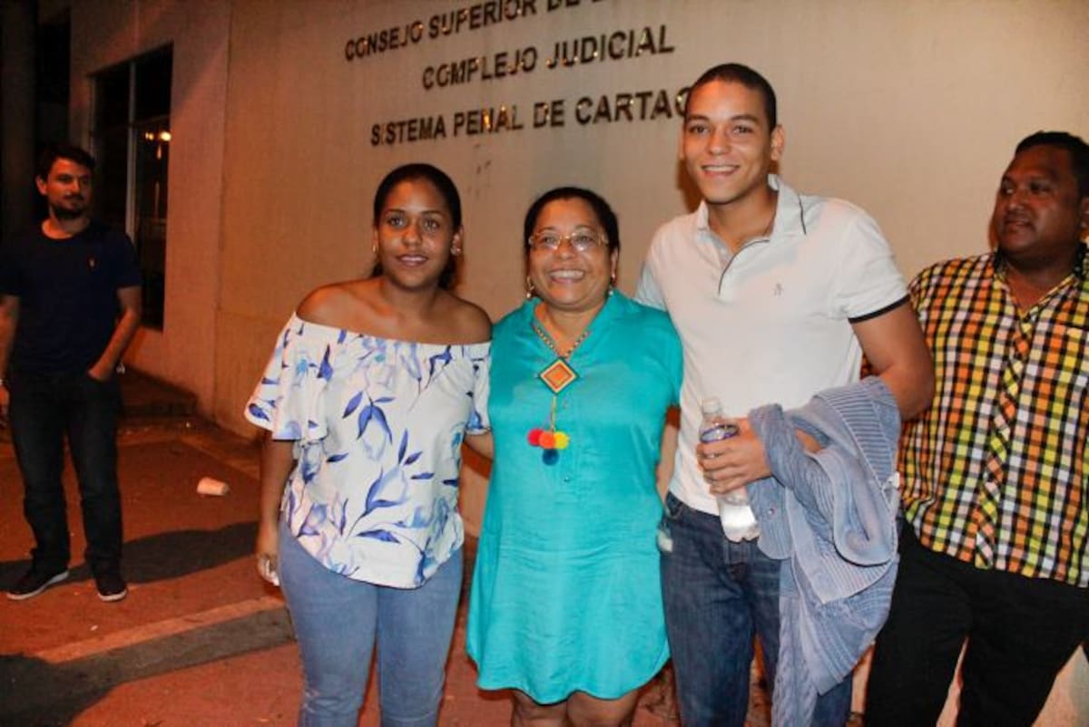 María Camila Mendoza Pérez, Flor Elena Pérez Gutiérrez e Iván Camilo Mendoza Pérez, tras quedar en libertad en primera instancia. Archivo.