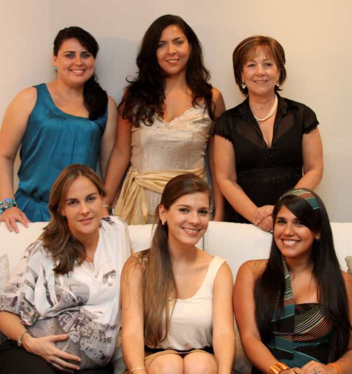 De pie: Lida González De La Rosa, Fadia De La Rosa y Patricia Maldonado; sentadas: Karla Morales, Ana Lucía Rodríguez De La Rosa y Diana Raad.