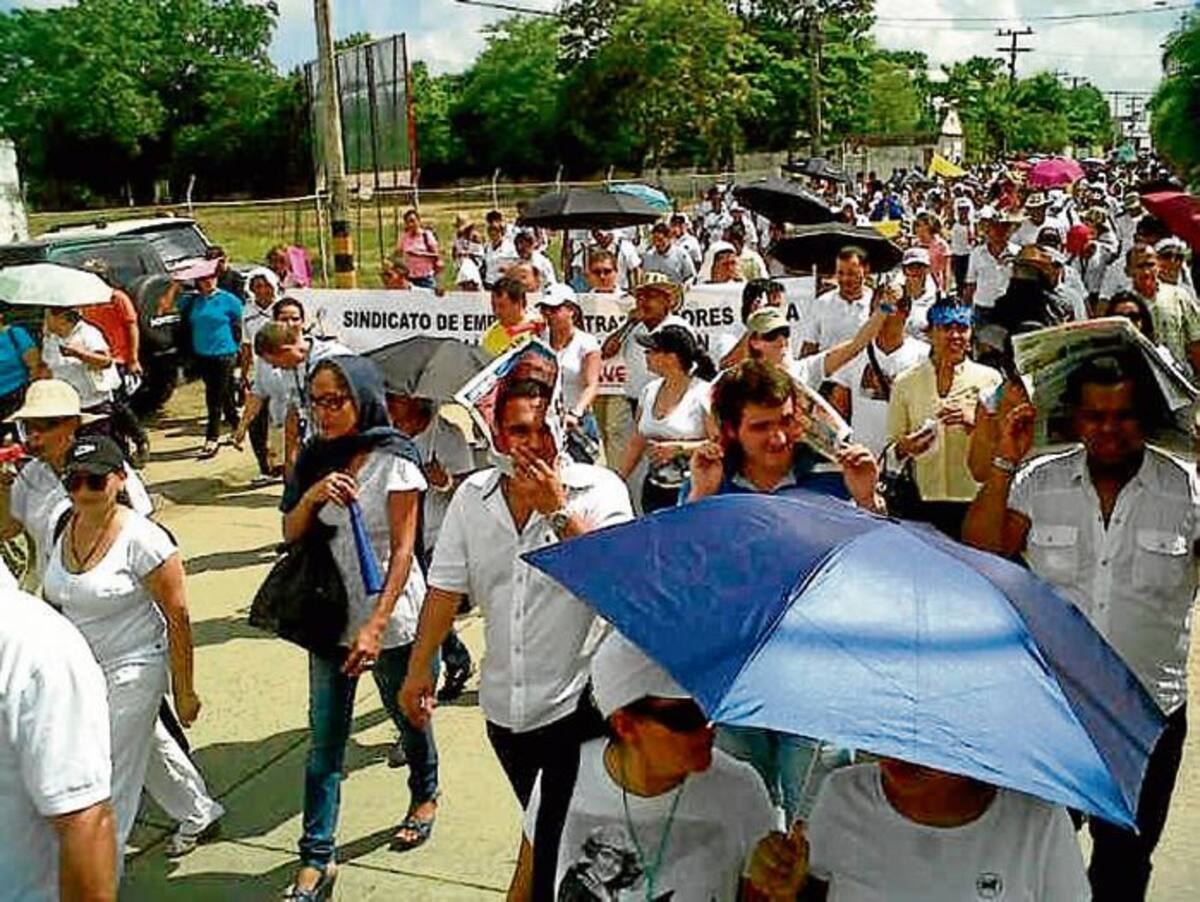 La marcha de los sindicatos dejó paralizada durante toda la mañana la capital cordobesa.