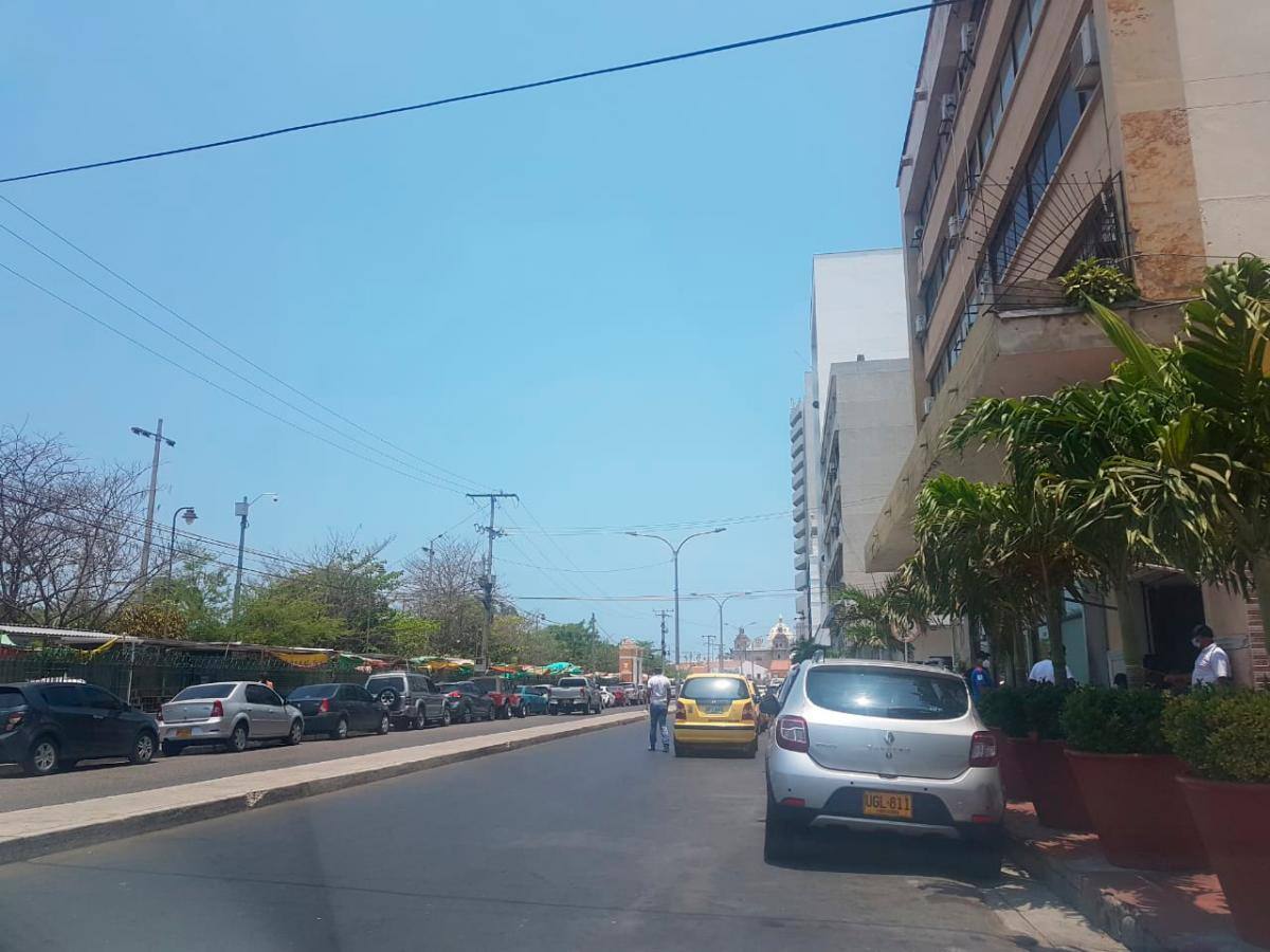 Cientos de carros estaban parqueados en el Centro Histórico. / Foto cortesía.