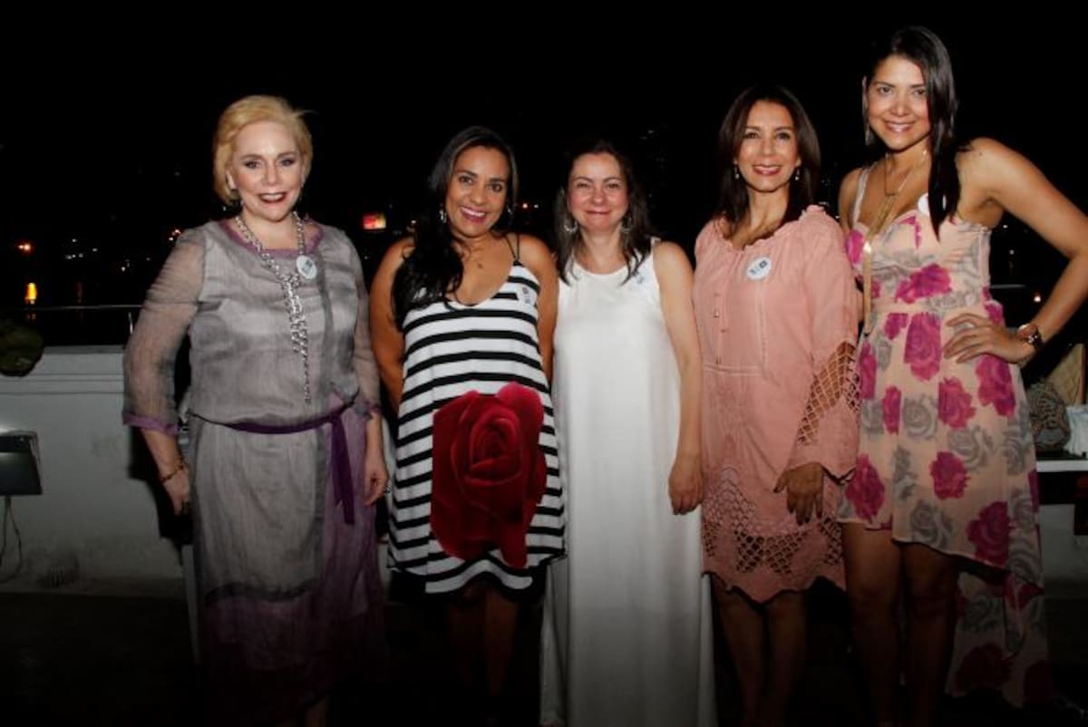 Jessica Mac Master, Patricia Socarrás, Adriana España, Lilia Acosta y Emilse Bolaños. MARUJA PARRA