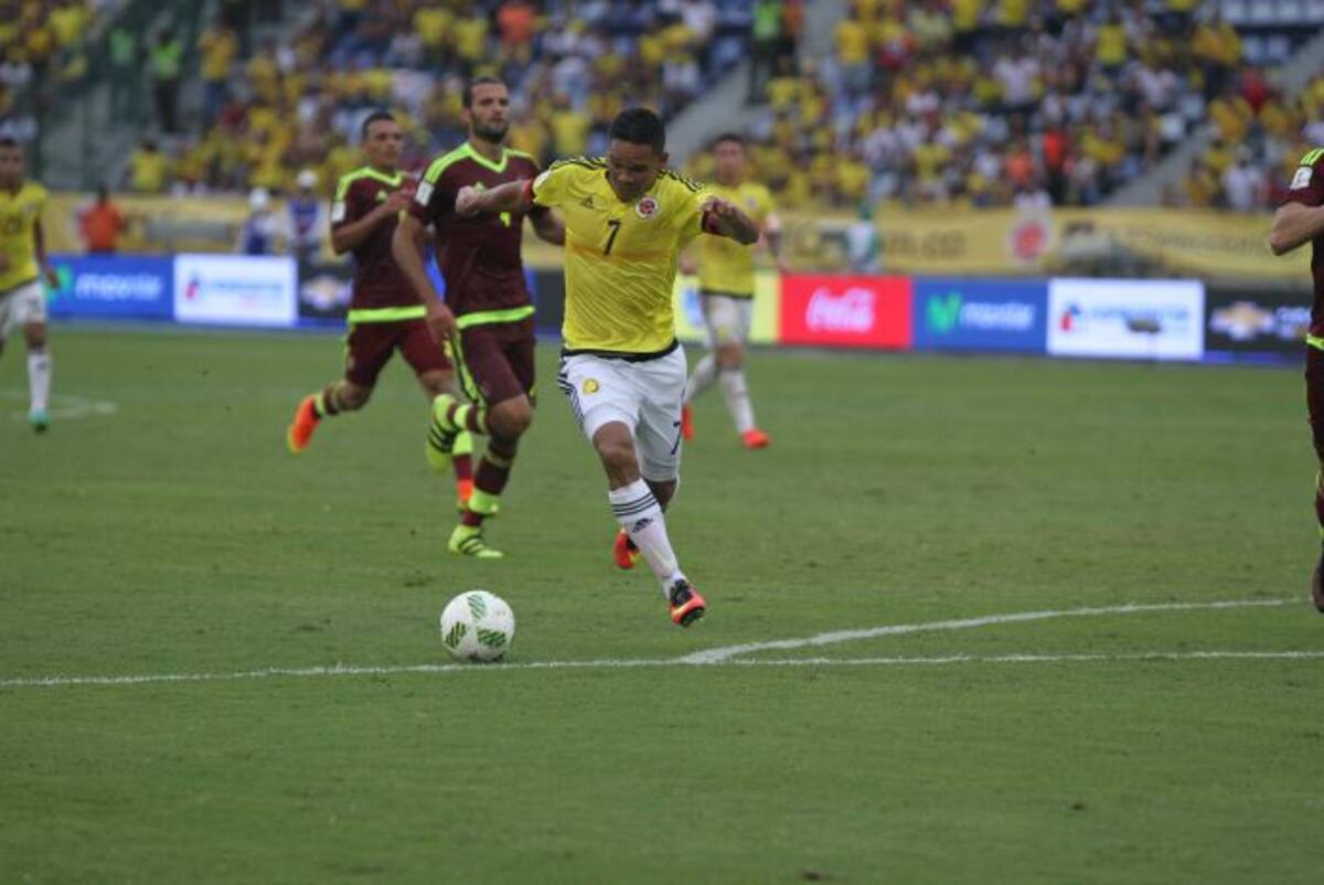 Carlos Bacca quiere asegurar su cupo en la selección Colombia. ARCHIVO