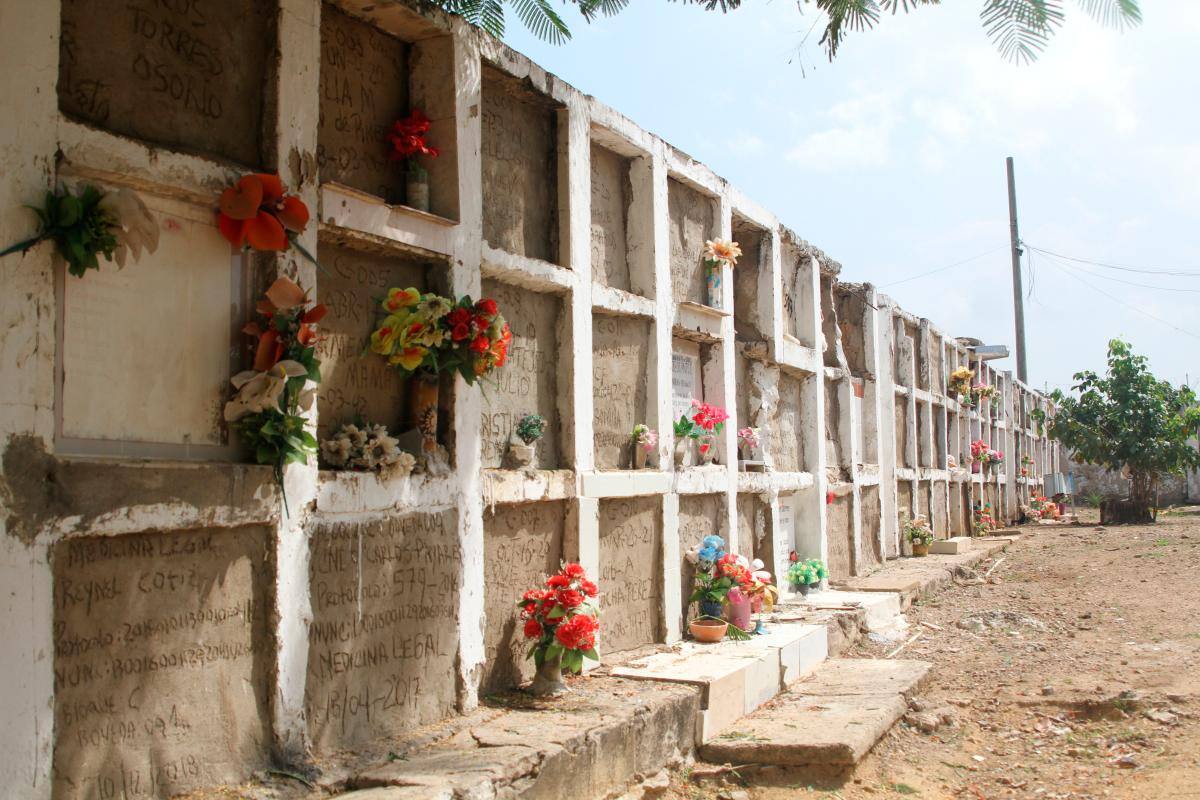 ¿Hay donde enterrar a los muertos en los cementerios públicos? Esto hallamos