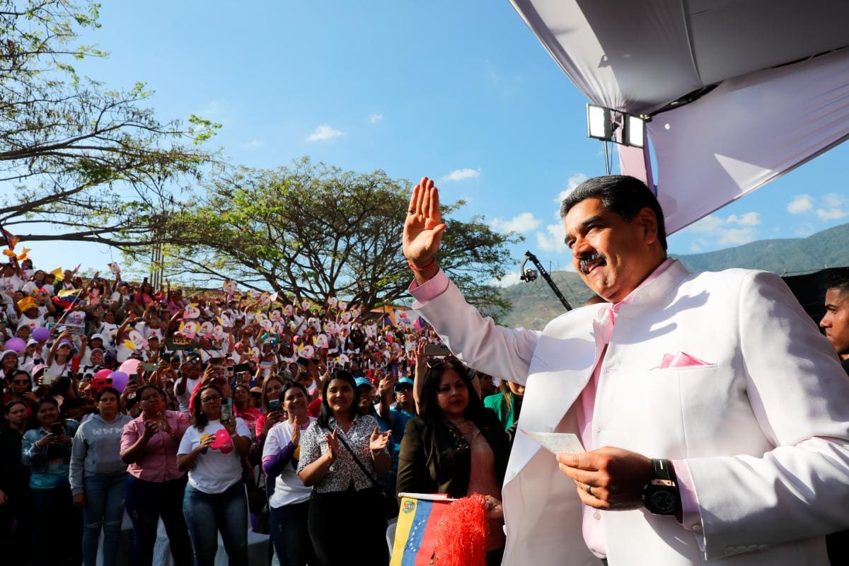 Chavistas postulan a Nicolás Maduro como su candidato