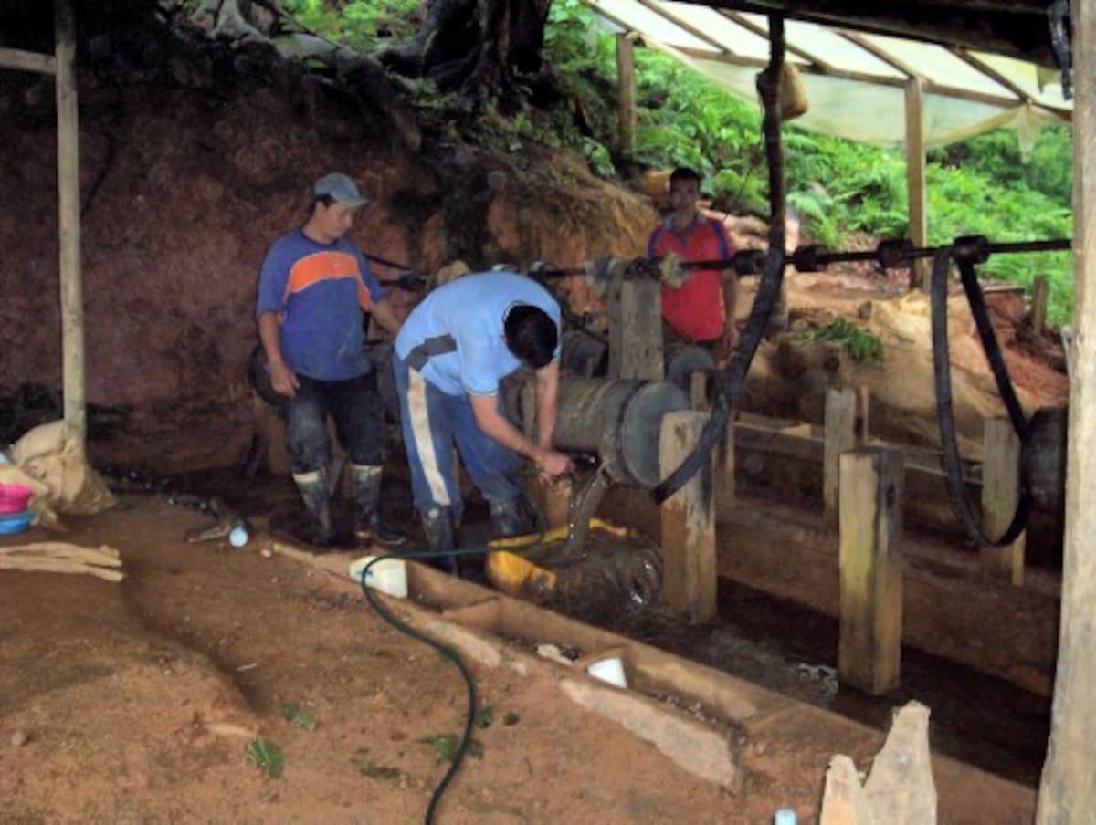 Mineros de Simití, en el sur de Bolívar. ARCHIVO