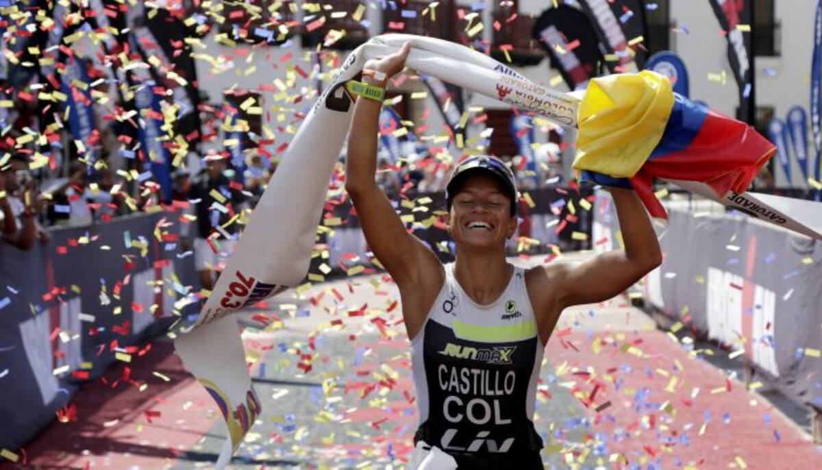 La triatleta colombiana Diana Castillo gana la medalla de oro en el Ironman 70.3 de Cartagena 2017. EFE Ricardo Maldonado Rozo