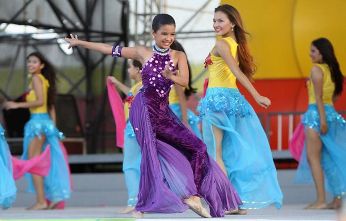 Cristina Amórtegui, durante su presentación en la investidura de Reyes Infantiles del Carnaval 2013. JORGE PAYARES