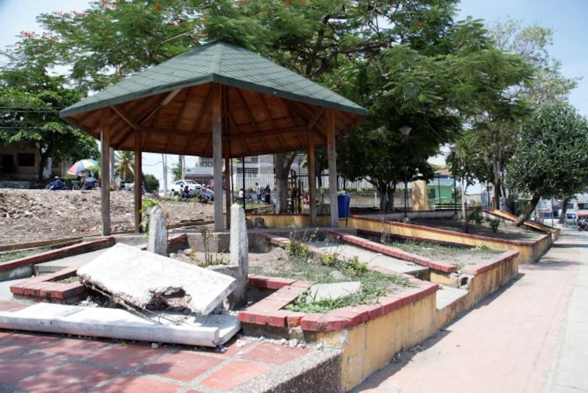 El parque de Piedra de Bolívar se nota bastante deteriorado y abandonado. Aroldo Mestre-El Universal
