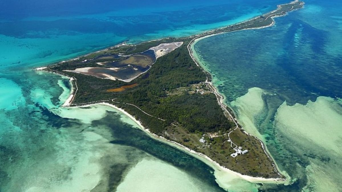 La isla en el Mar Caribe. Minuto Uno