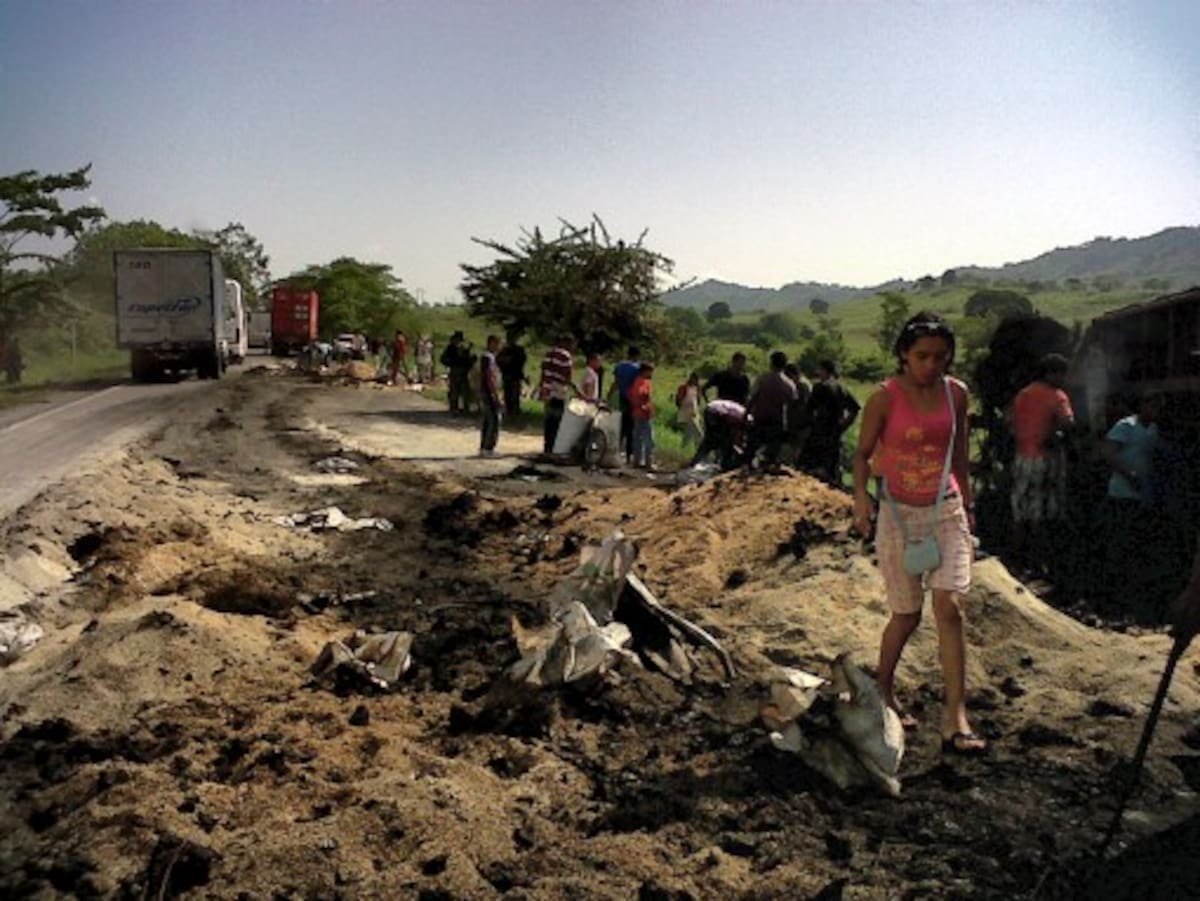 El fatal accidente, según la Policía, se registro en el kilómetro 97, entre Carreto y San Juan Nepomuceno. LEDIS CARO/ EL UNIVERSAL
