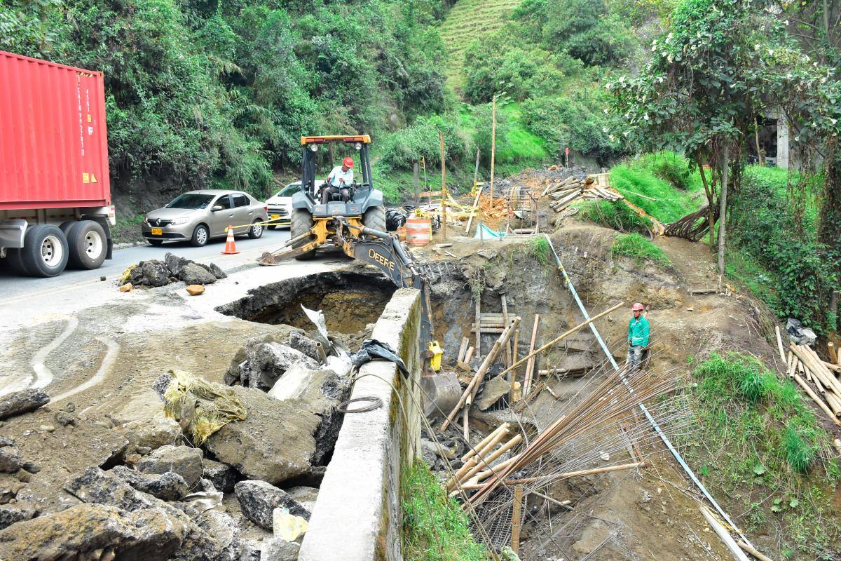 Emergencias viales en 7 departamentos por las fuertes lluvias