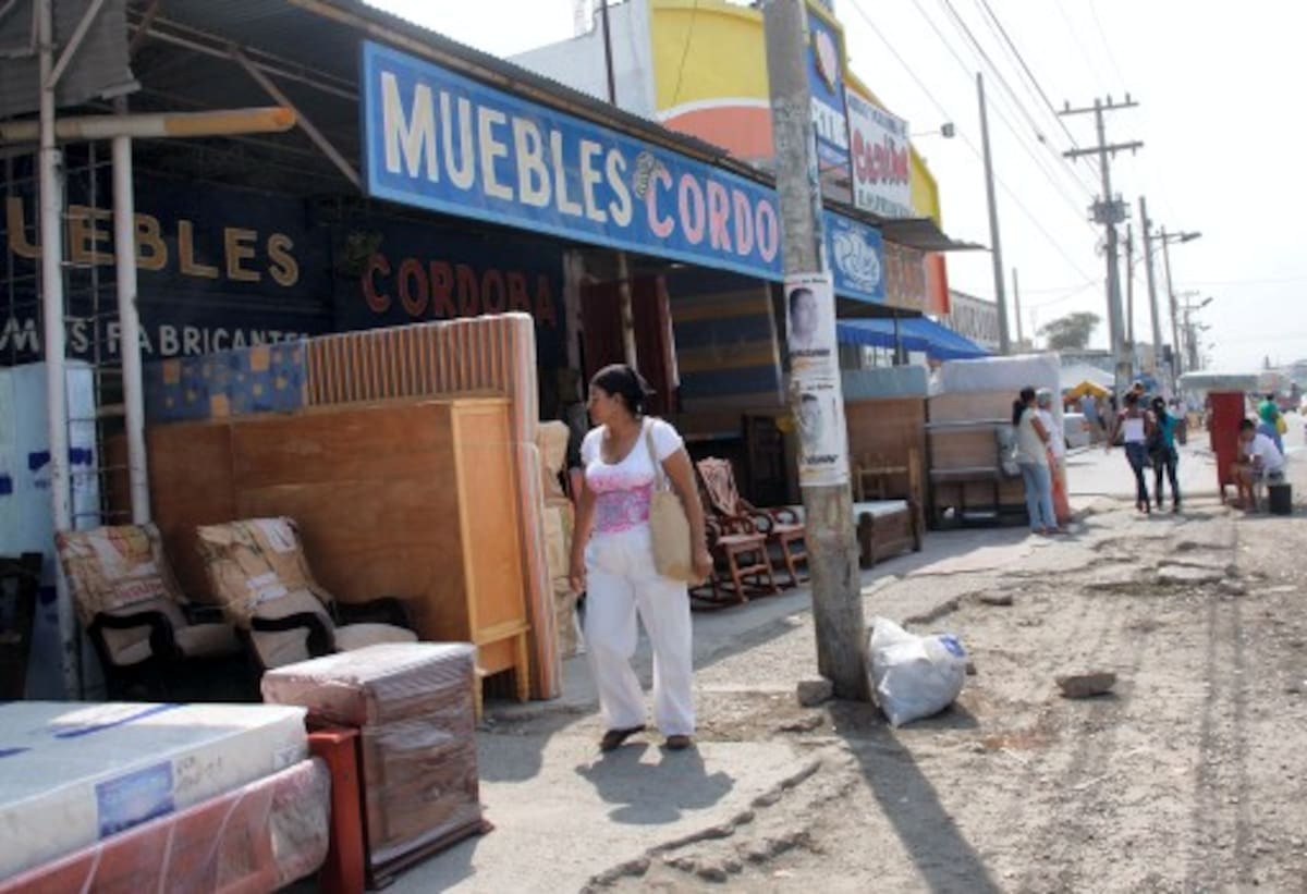 Los arrendatarios de locales comerciales en Bazurto piden que se fije un cronograma de trabajo estricto para que la intervención frente a sus negocios sea rápida y no cause mayor afectación económica. ZENIA VALDELAMAR – EL UNIVERSAL